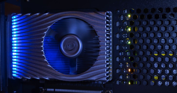 Geekbench出現Intel Xe DG1顯示卡跑分成績，OpenCL效能接近AMD Ryzen 5 3400G APU