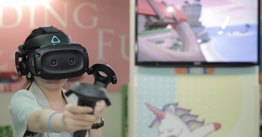 HTC 和晶華酒店合作推出 VR 遊戲室，房客可無限次數體驗 VR 遊戲、觀賞頂樓星空電影院