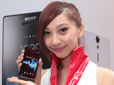 SONY Xperia S 上市動手玩，相機功能強捍、3/2 中華獨賣