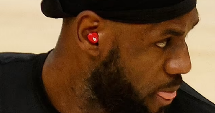 LeBron James 秀出球場練習照，意外曝光 Beats 新款 Studio Buds 真無線耳機