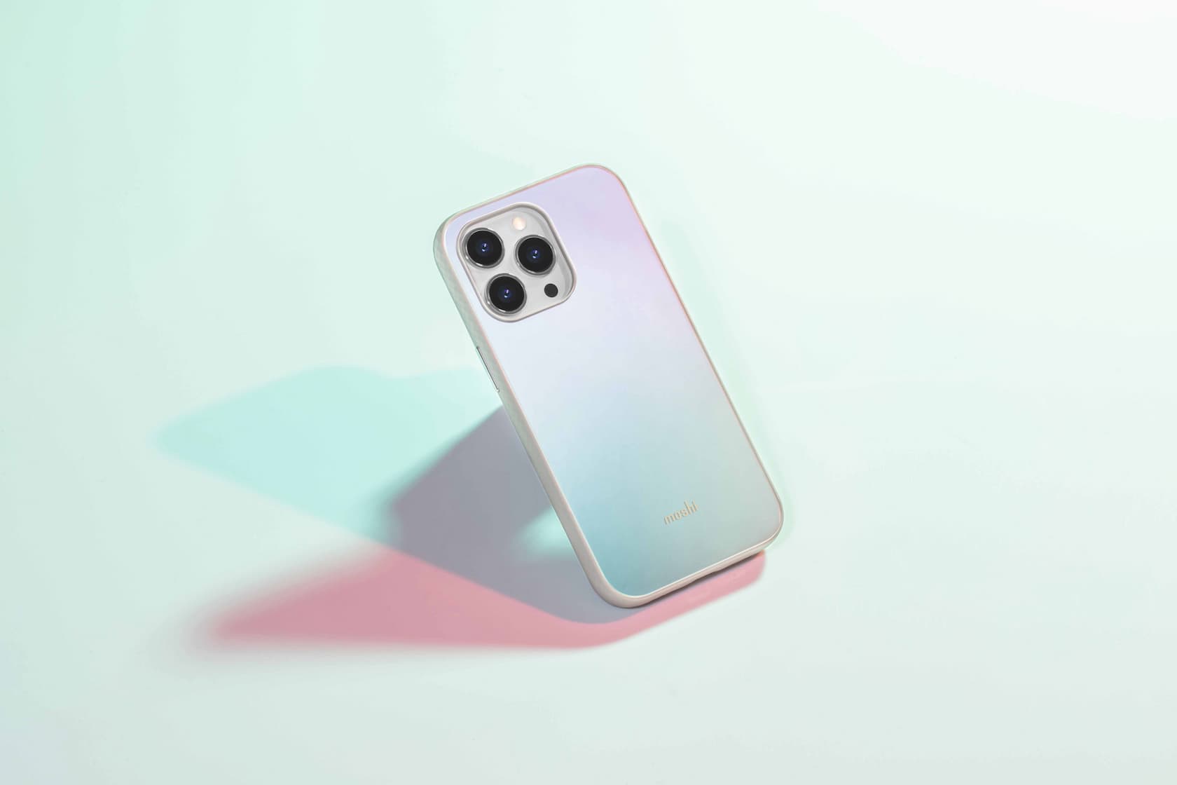 玩美回歸經典!Moshi 全面引領 Apple 配件「吸」果粉 夢幻星空躍上保護殼 支援 MagSafe 更多采多姿 Apple Watch 迷你充電器化身續航悍將 9/18起全台搶先預購