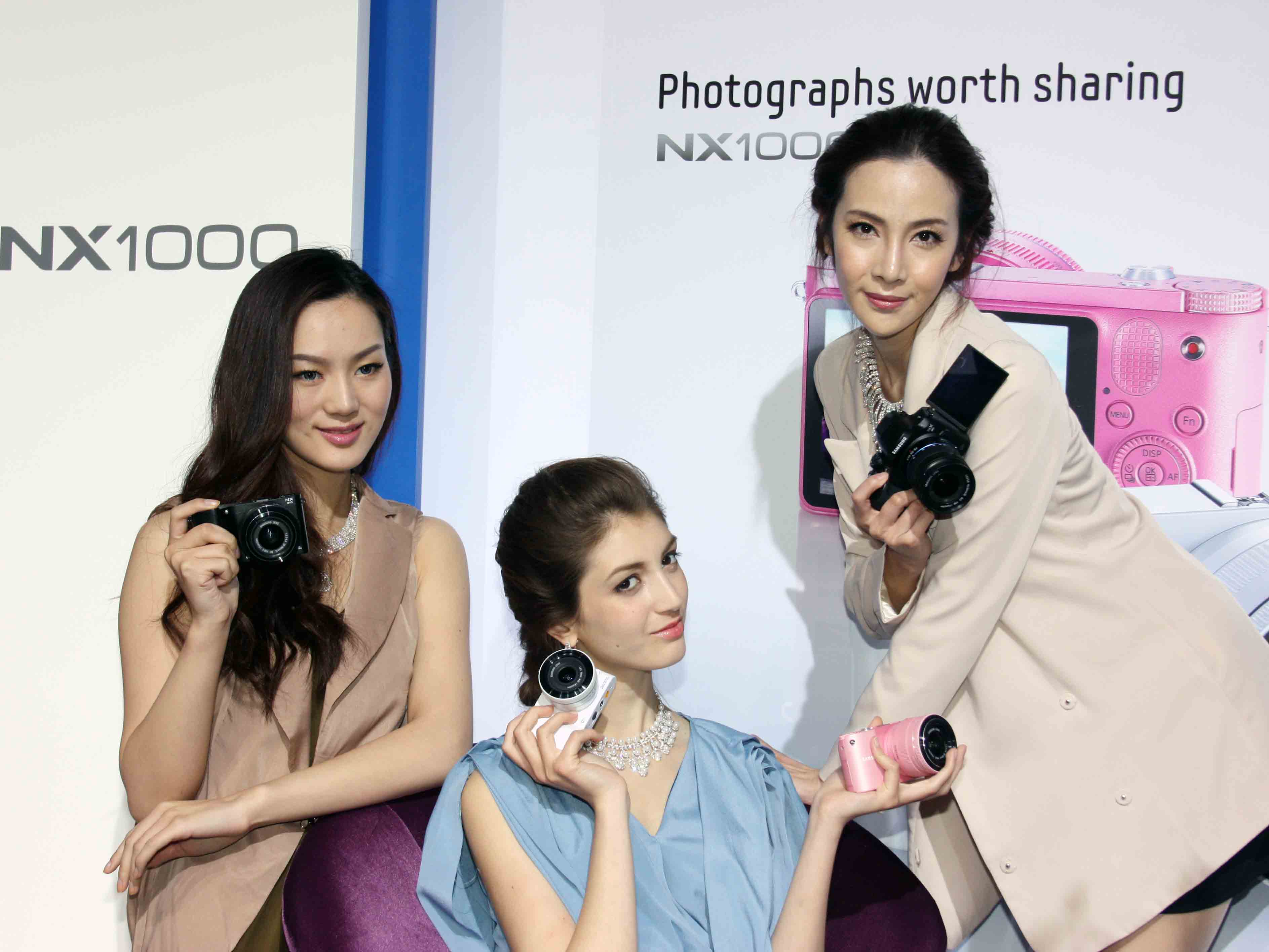 Samsung 發表三款 NX 可交換鏡頭相機，都有 Wi-Fi 功能