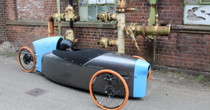 英國企業這款混動型臥式三輪車開售，最精簡重量僅52公斤、續航力80公里
