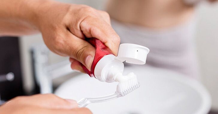 「擠牙膏」讓專業的來！高露潔換上LiquiGlide塗層技術，讓牙膏從此一滴不剩