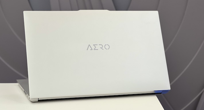 GIGABYTE AERO 16 創作者筆電動眼看,近乎無邊框螢幕、全新航太級鋁合金機身