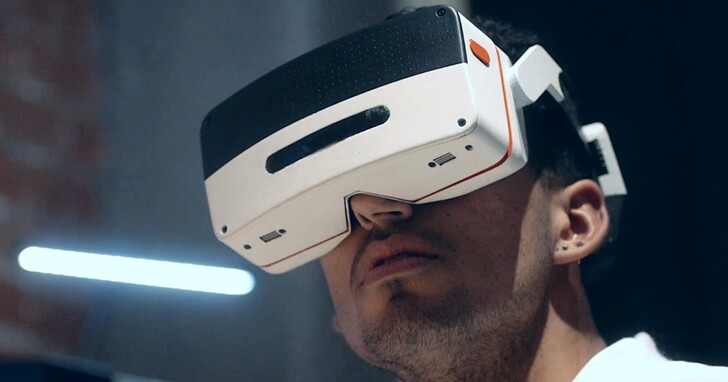 在虛擬世界中寫程式？第一款搭載Intel i7的Linux頭戴顯示型VR電腦﻿，預計今年Q4發售