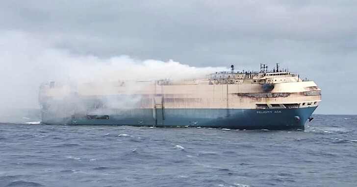 載有近4000輛汽車的貨輪在大西洋沉沒，專家擔心2000噸石油會洩漏