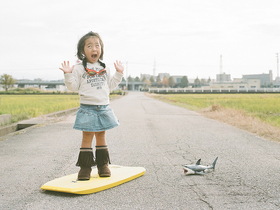 日攝影師長野豊和的搞怪兒童攝影 ，將愛女化身百變女伶！