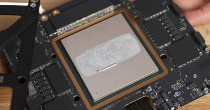 蘋果M1 Ultra拆解實照曝光：體積最大的CPU，AMD Ryzen相比只能叫小弟