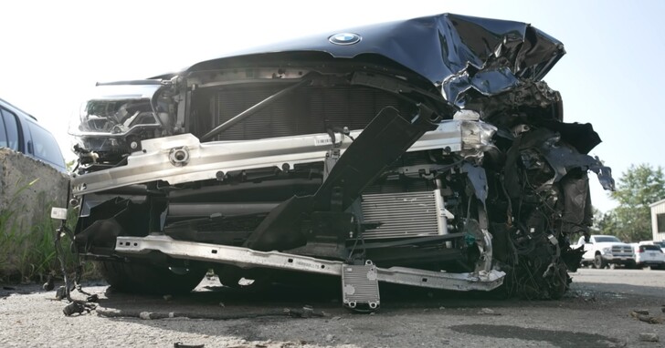 前IIHS總裁經歷道路高速對撞事故，強調車再安全也不能沒有安全帶