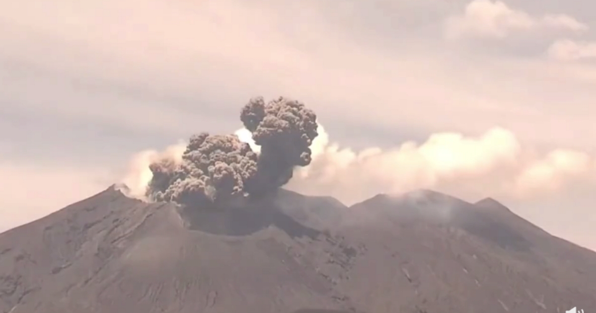 櫻島火山噴發煙柱高達1500公尺，日本專家正為沉睡300多年富士山噴發做 