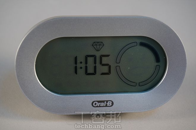 Oral-B P7000 智慧牙刷：每分鐘震動48,000次，智慧連結行動裝置App