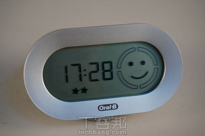 Oral-B P7000 智慧牙刷：每分鐘震動48,000次，智慧連結行動裝置App