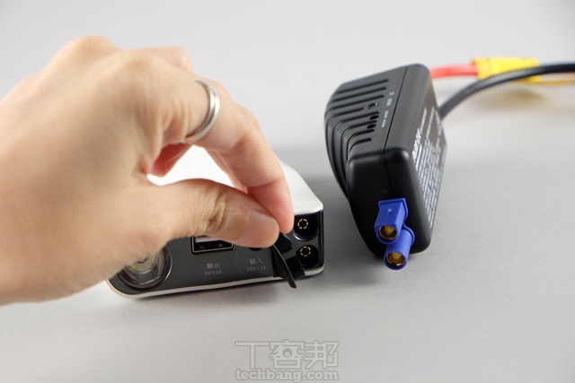 行動電源也能當救車電源 飛樂philo 車用行動電源實測 T客邦