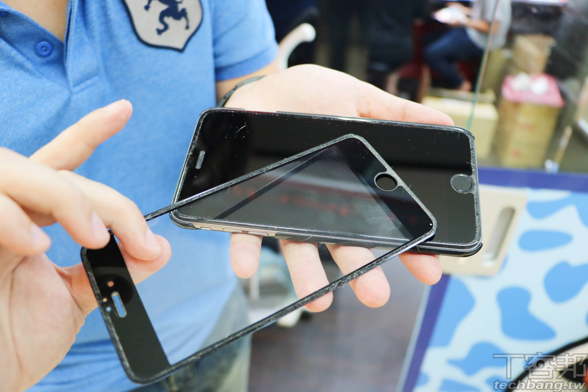 還在想怎麼保護你的iPhone 7 ？專訪小豪包膜淺談99元和1000元玻璃保護貼的差別！ | T客邦