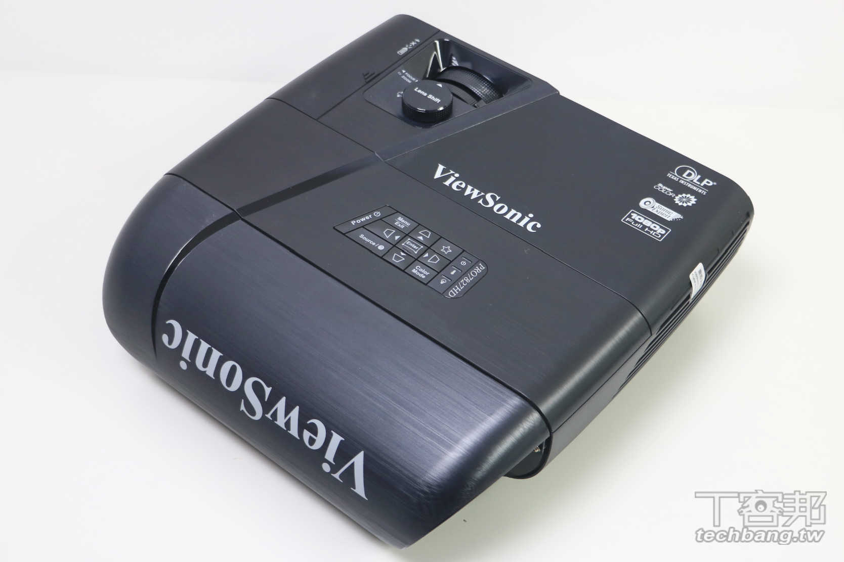 顏色精準、細膩，擁有重低音效果的投影機：ViewSonic Pro7827HD 開箱評測