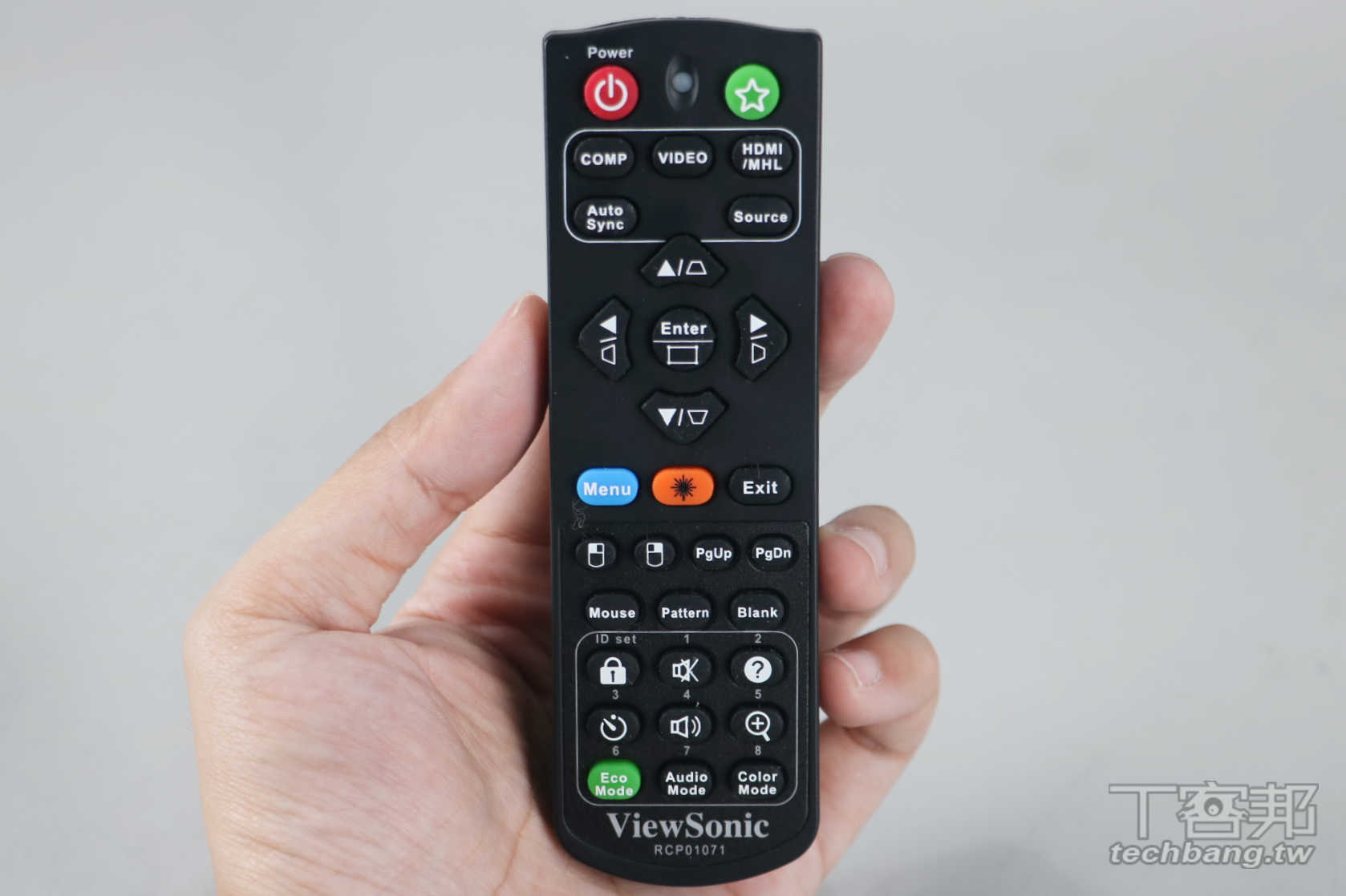 顏色精準、細膩，擁有重低音效果的投影機：ViewSonic Pro7827HD 開箱評測