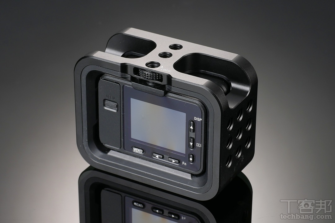 Sony Rxo Floating Handle 掌中的極限相機 Sony RX0 開箱試玩與配件介紹 | T客邦