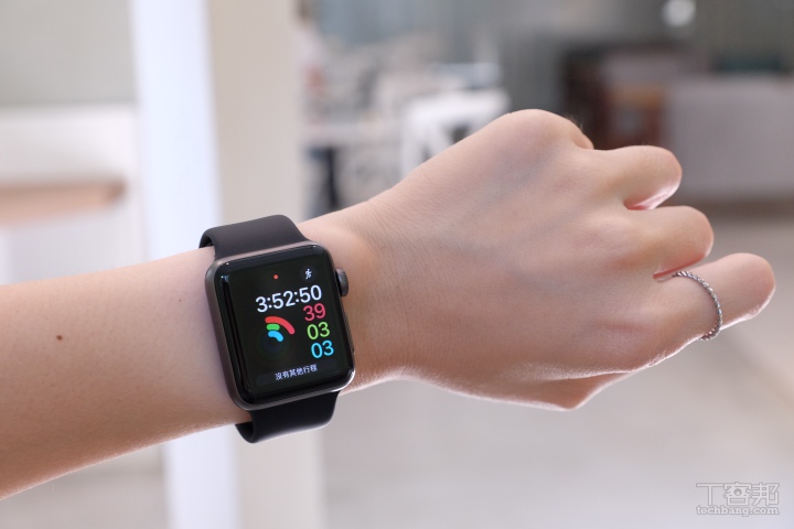 Apple Watch Series 3 開箱動手玩，錶面選擇更豐富、可搭AirPods 免