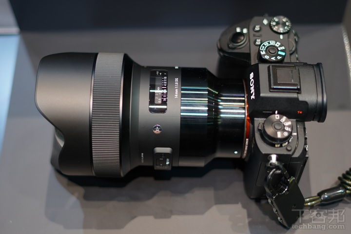 比你想像的還要巨大！Sigma Sony FE 接環鏡頭現場動手玩 | T客邦
