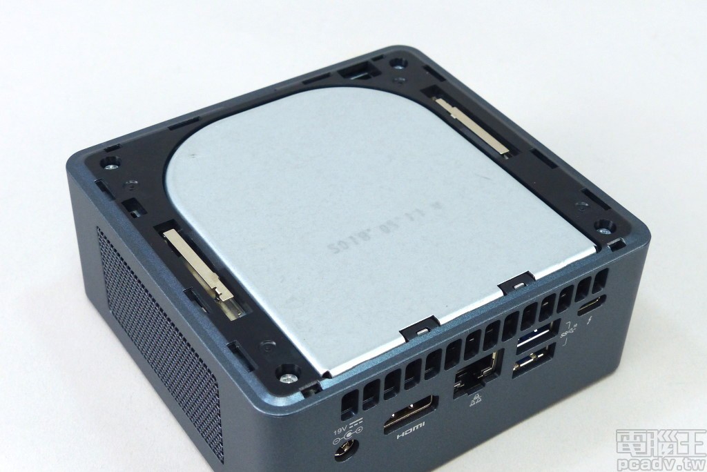 一番の贈り物 Intel NUC NUC8 Corei7 NUC8i7BEH 【動作確認済