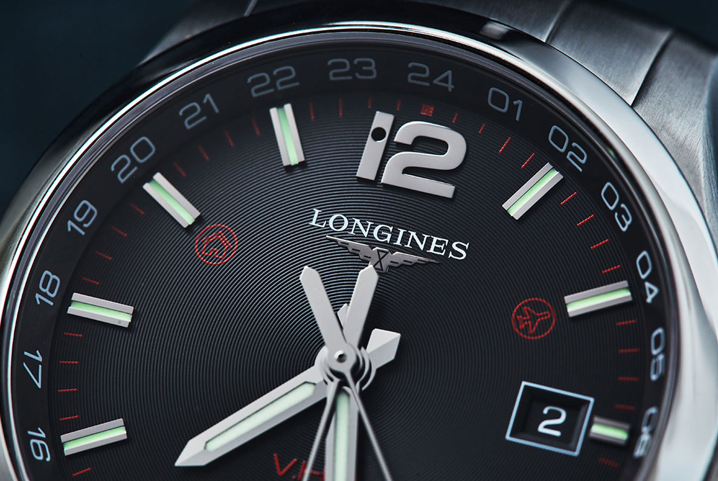 科技與腕錶工藝的巧妙結合!Longines 浪琴表征服者系列 V.H.P. 兩地時區閃光設定石英腕錶動手玩 | T客邦