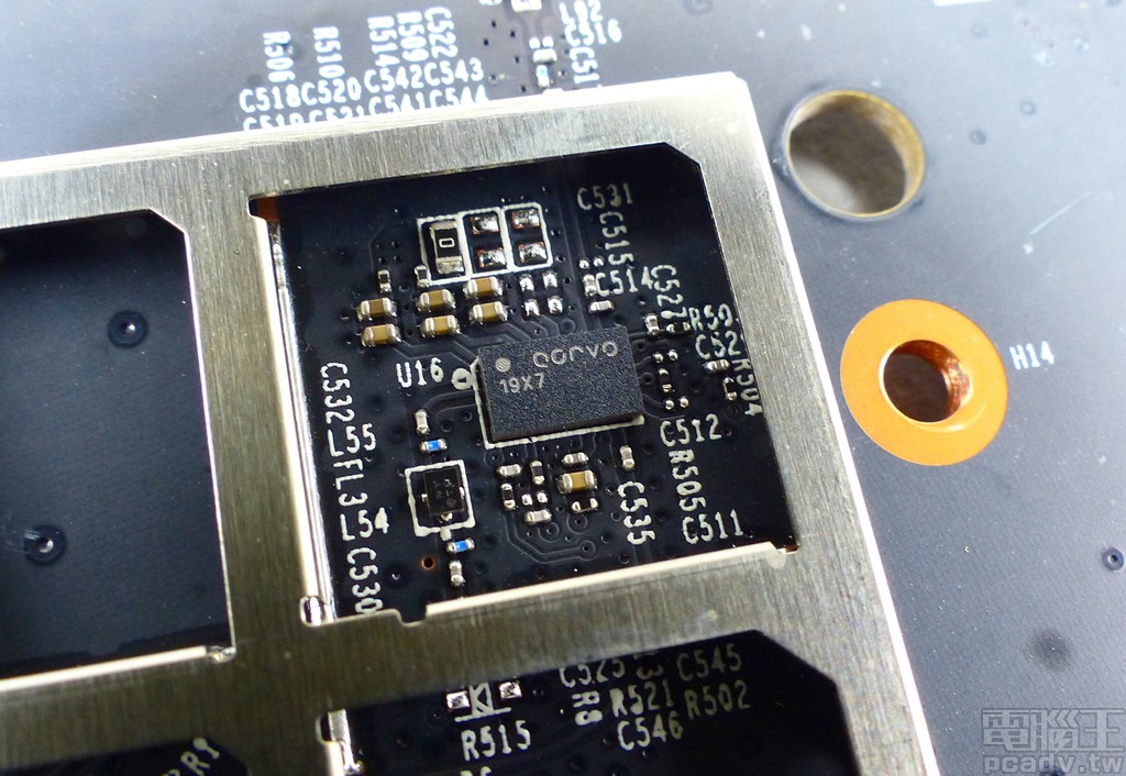 ▲ 2.4GHz RF 前端模組晶片選用 Qorvo 產品，標記 19X7。