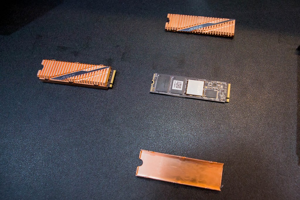Установка радиатора на ssd: найдено 86 картинок