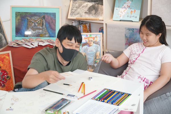 LINE原創市集攜手兒福聯盟 推出首組暖心公益貼圖