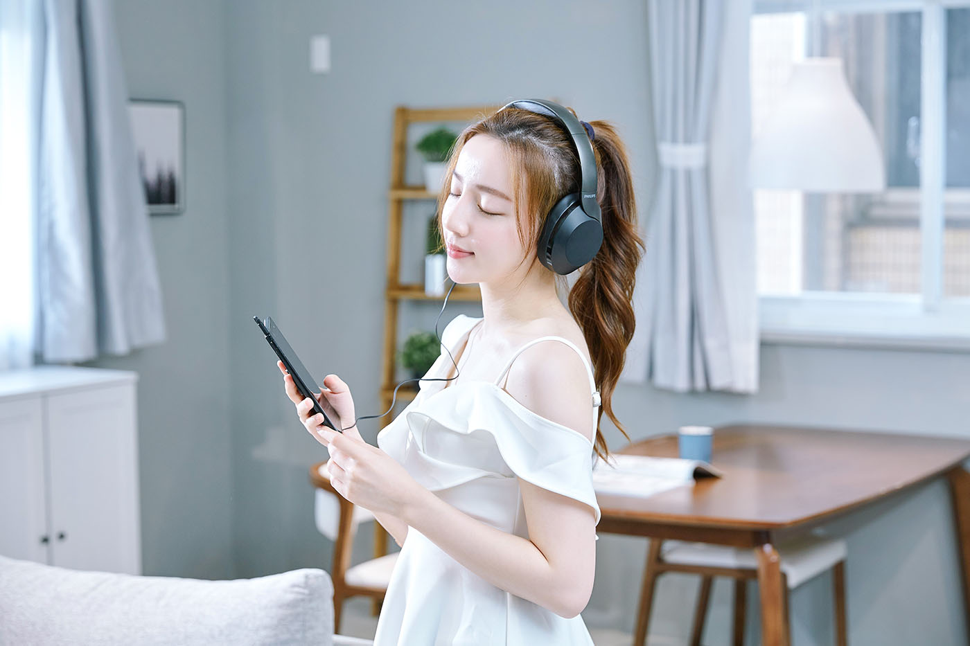 搭載Android TV 9.0系統，支援語音搜尋，ISF畫質表現，Philips 55PUH7374 大型液晶顯示器