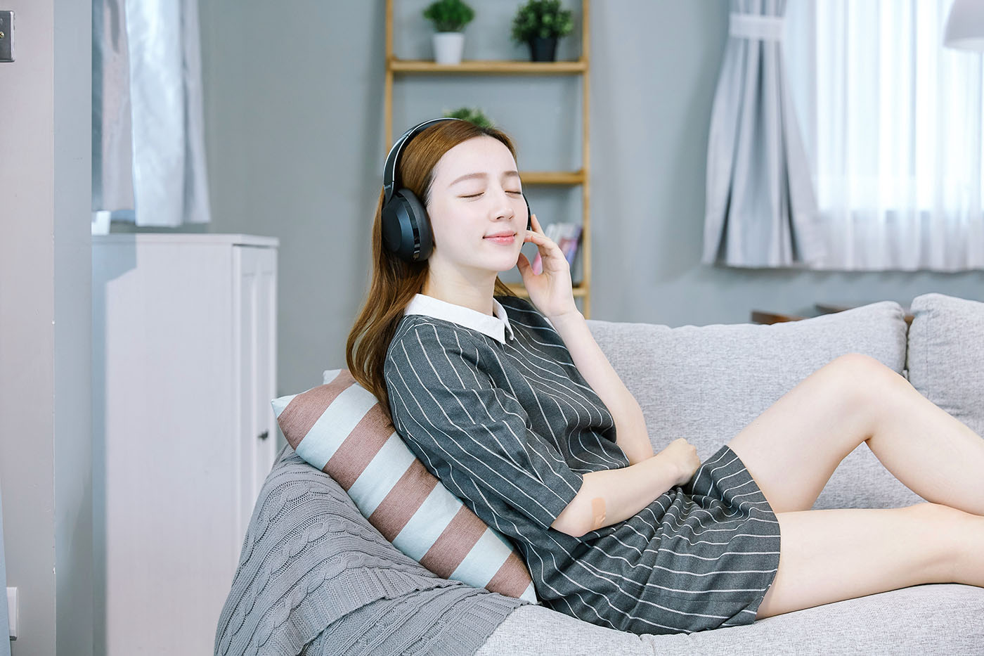 搭載Android TV 9.0系統，支援語音搜尋，ISF畫質表現，Philips 55PUH7374 大型液晶顯示器