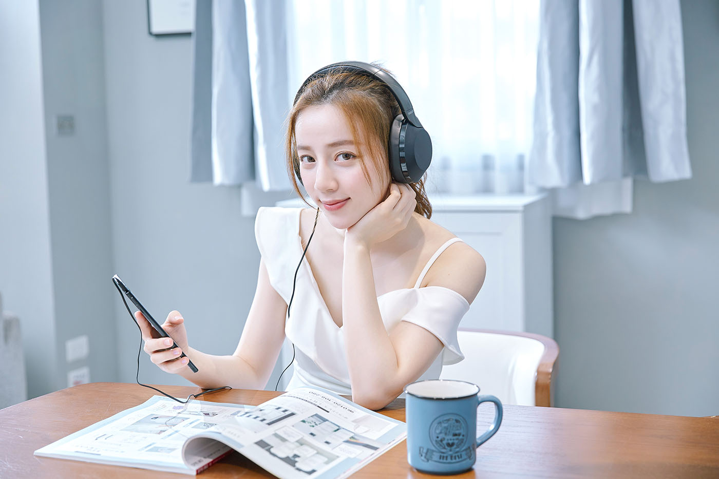 搭載Android TV 9.0系統，支援語音搜尋，ISF畫質表現，Philips 55PUH7374 大型液晶顯示器