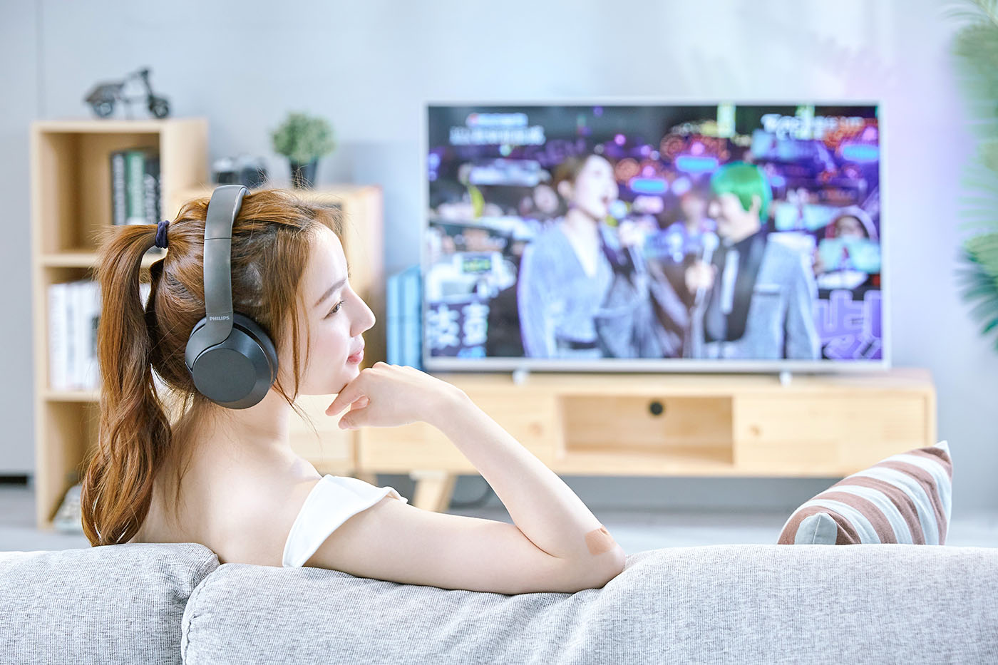 搭載Android TV 9.0系統，支援語音搜尋，ISF畫質表現，Philips 55PUH7374 大型液晶顯示器