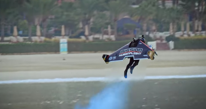 從地面飛到一千公尺高空僅需30秒!Jetman個人噴射飛行器離鋼鐵人飛行夢更進一步