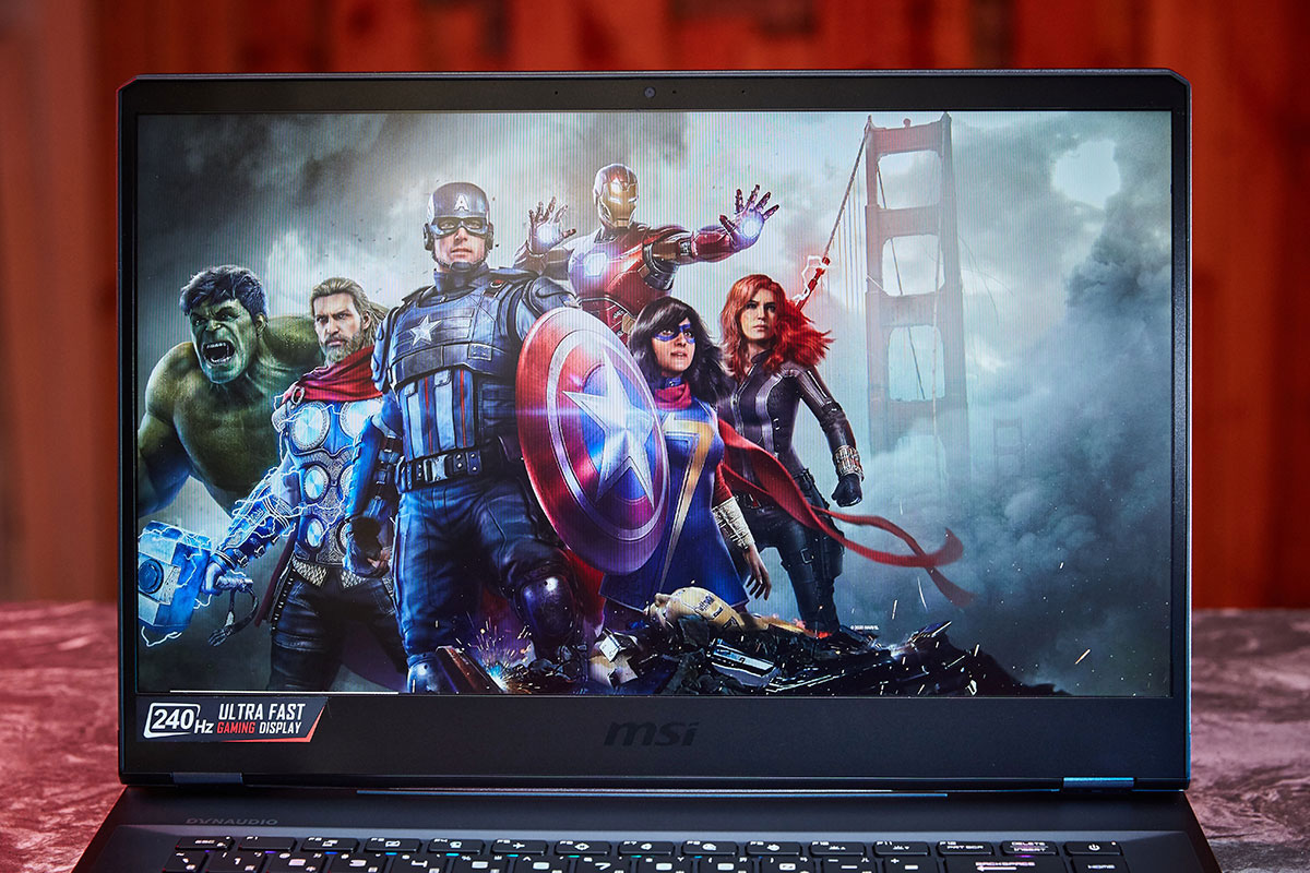 MSI GE66 採用了 15.6 吋的 IPS 等級面板,解析度為 Full HD,而重點在於螢幕更新率高達 240 Hz,同系列最高更可選配 300 Hz 的規格。