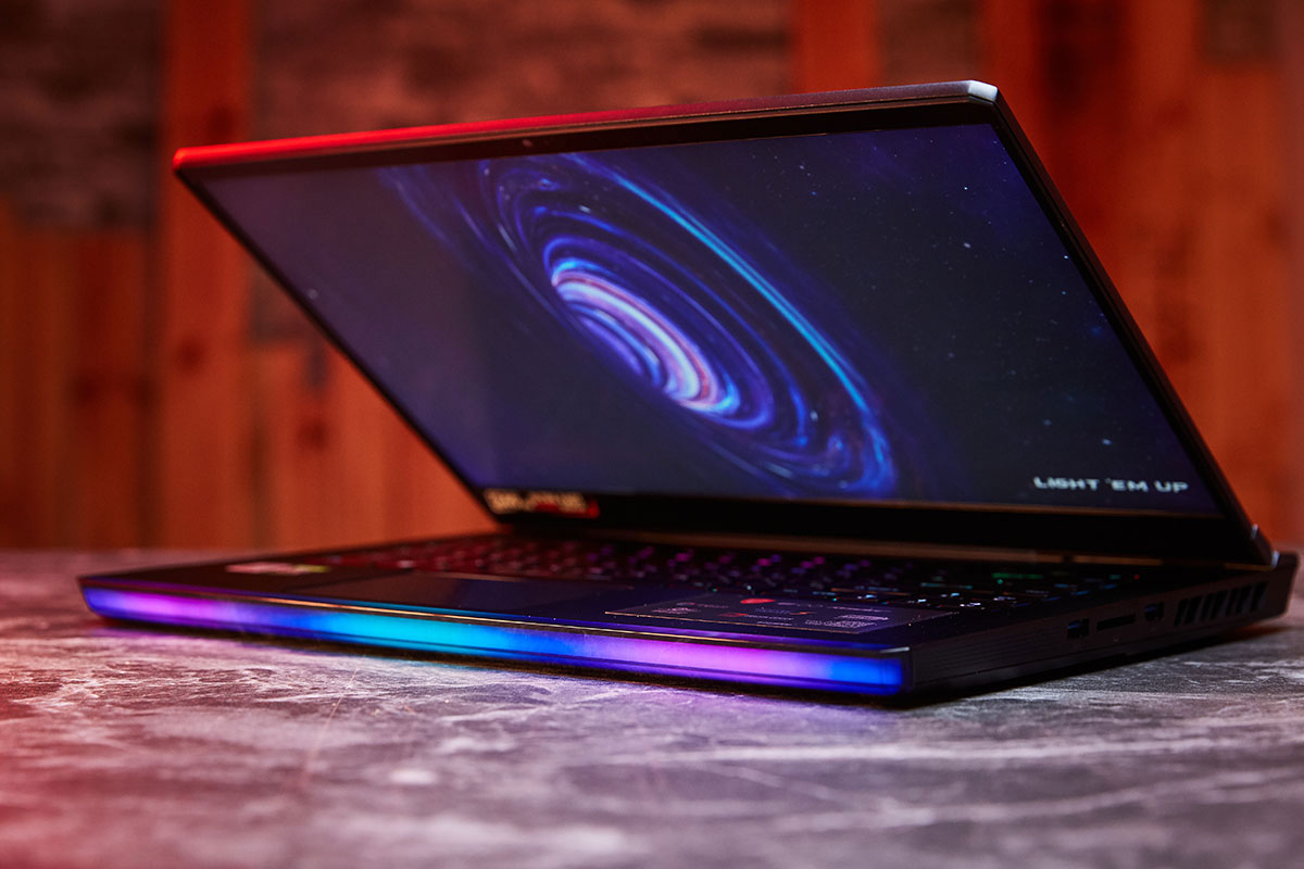 毫無疑問,MSI GE66 全新加入的「Mystic Light Bar」設計要素讓這款電競筆電有著全然不同的視覺感受,對於重視個人風格、同時希望成為眾人目光焦點的電競玩家來說,這款筆電絕對不會讓你失望!