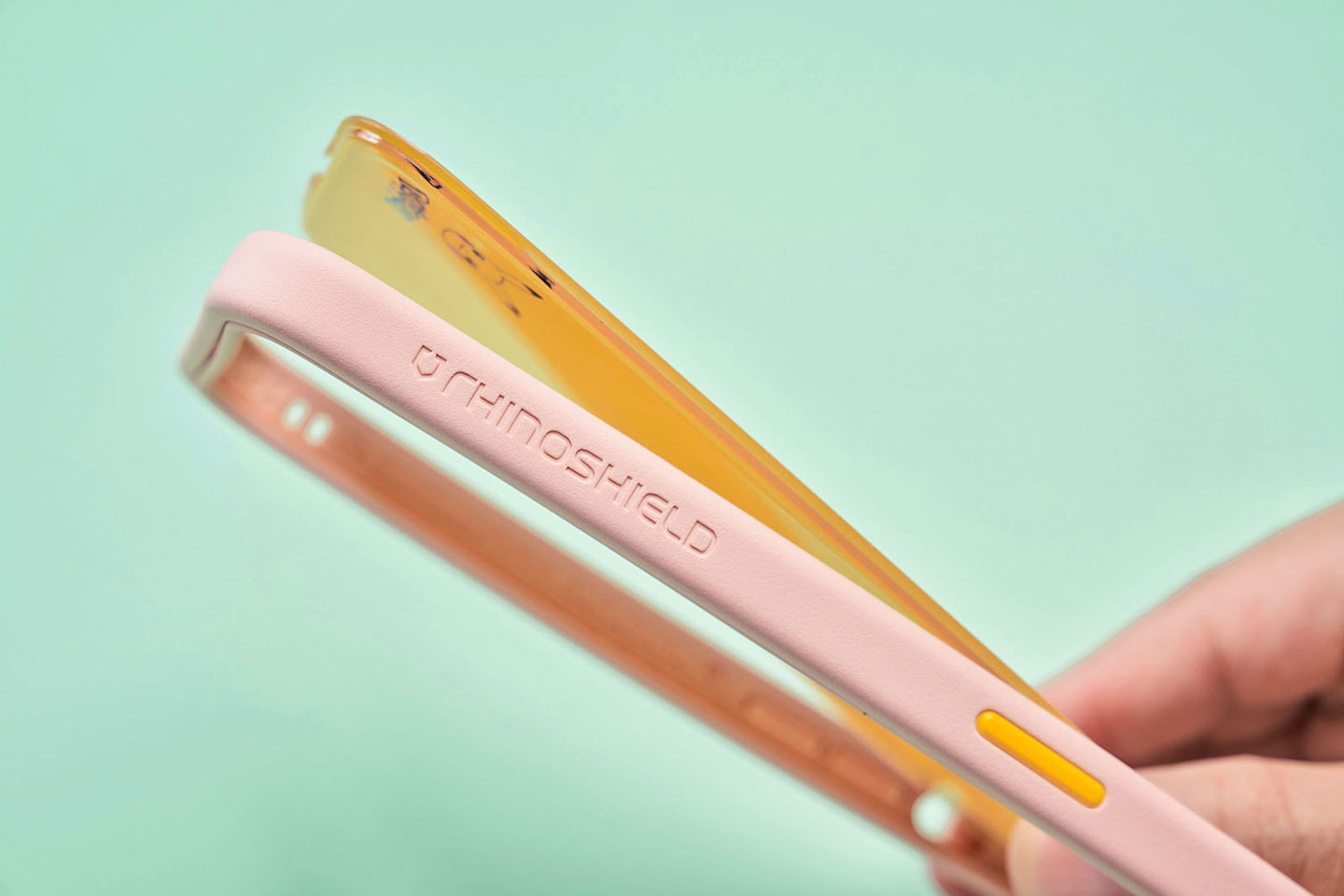 模組化的設計，讓背板也能輕鬆地與邊框結合。