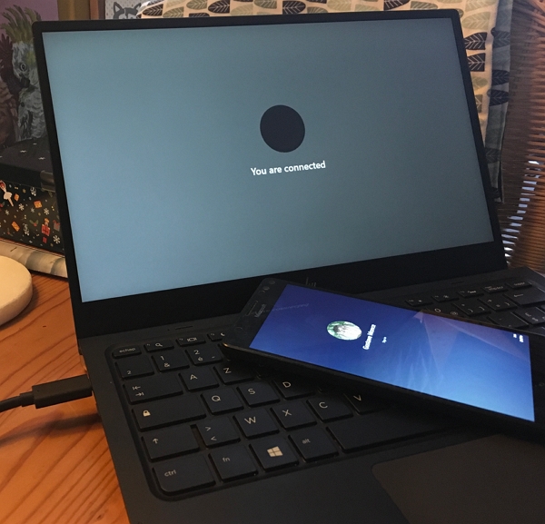 他把Windows 11成功移植到Lumia 950 XL上，能通話、傳簡訊還能與