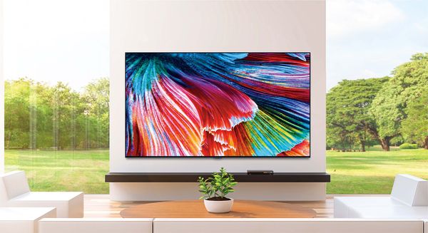 面對越來越大的8K電視螢幕，採取壁掛形式可避免電視櫃尺寸同增長，較能節省室內空間。
