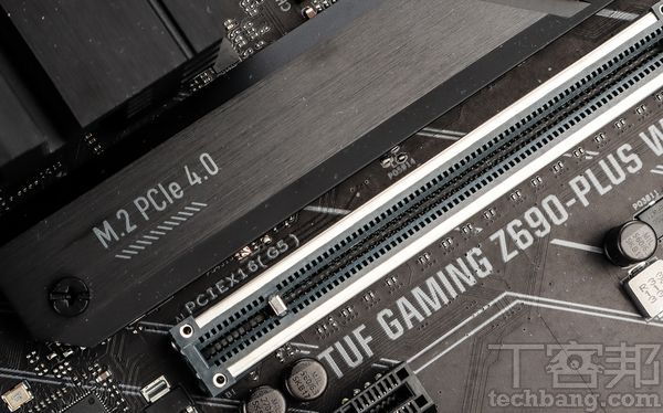 Intel Z690晶片組主機板上的PCIEX16（G5）樣，代表該插槽支援PCIe 5.0規格且直通 CPU，外它同時也向下相容先前的PCIe標準。 
