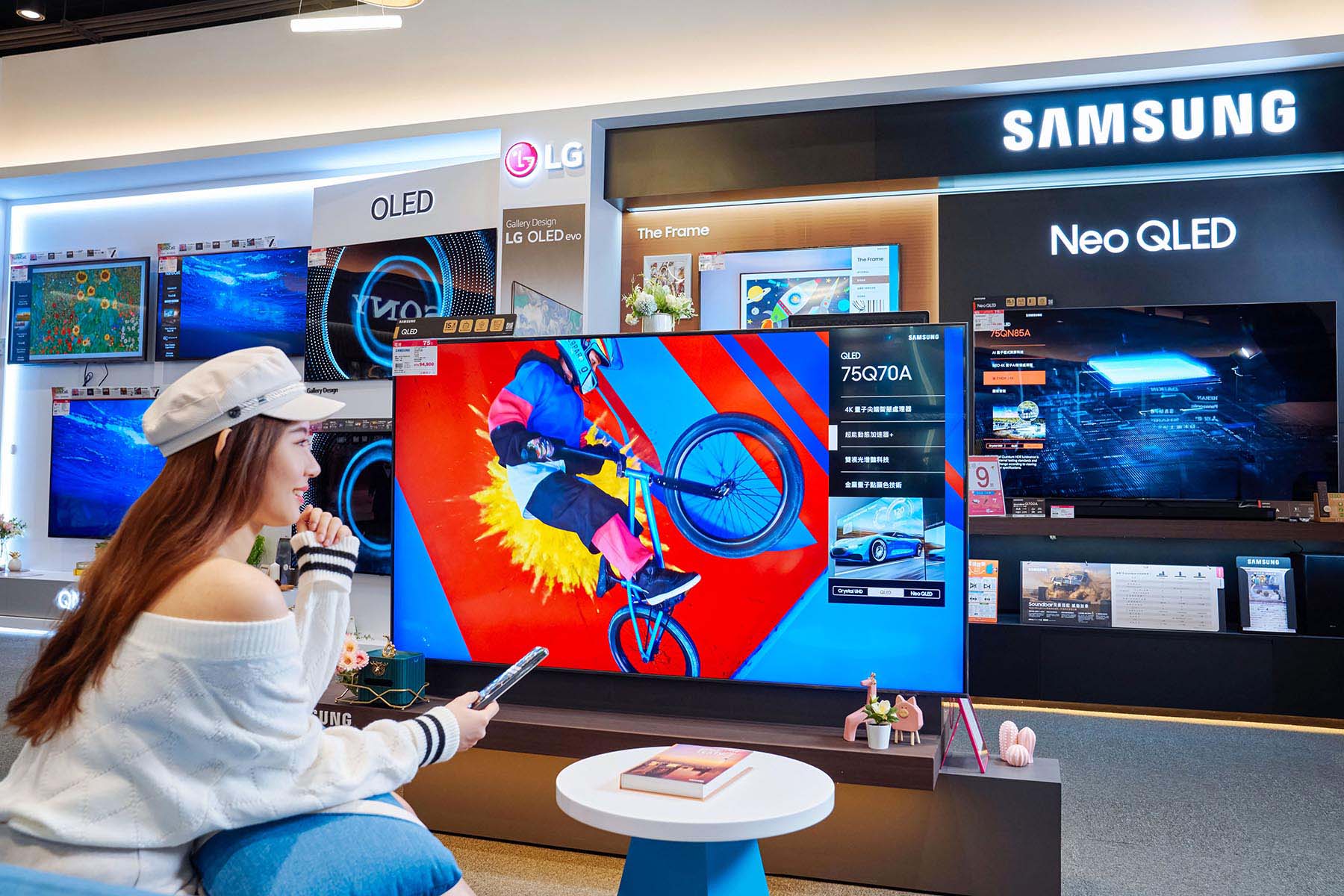 Samsung 採用 mini LED 光源的 Neo QLED 量電視擁有極為出色的色彩與高對比呈現能力。