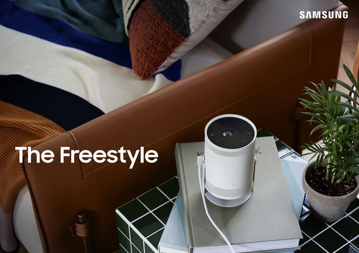 三星發表微型投影機 The Freestyle，載三星智慧電視功能，內建串流服務、鏡射及投影功能