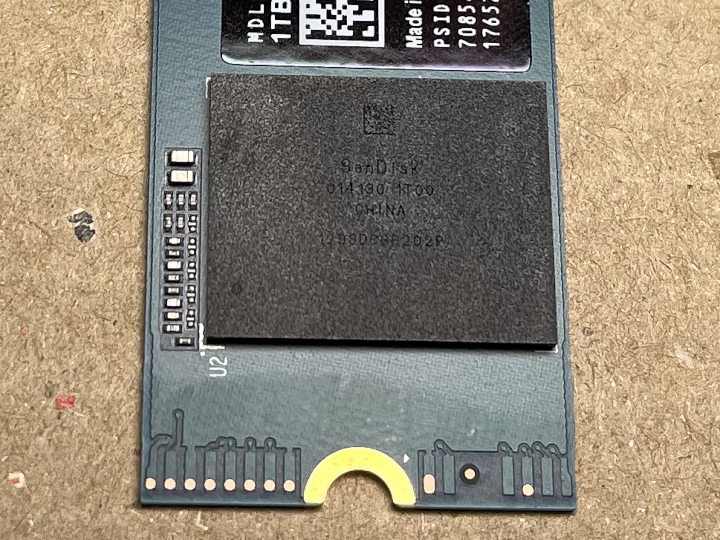NAND顆粒為112層3D TLC的SanDisk 014130 1T00。