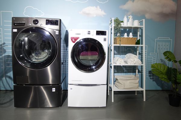 洗衣機容量尺寸非常多，開門方向也有差異，選購時要考量放置空間。