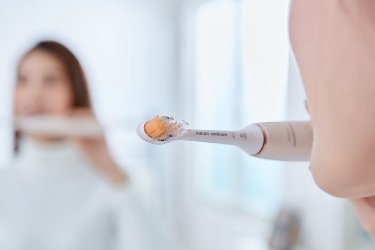 全新的 All-in-one 全效合一刷，讓使用者得以在不同潔牙模式下不用換刷，就可一次搞定齦、亮白、潔淨牙齒的需求享受更聰明便利的潔牙體驗。