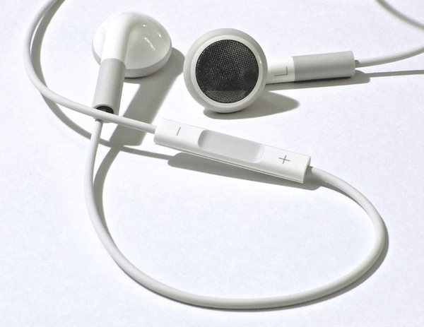 生於 21 世紀初的蘋果耳機