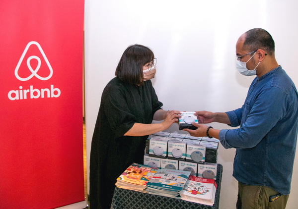 Airbnb攜民宿全聯會提升全台旅宿安全，捐3000個一氧化碳報器