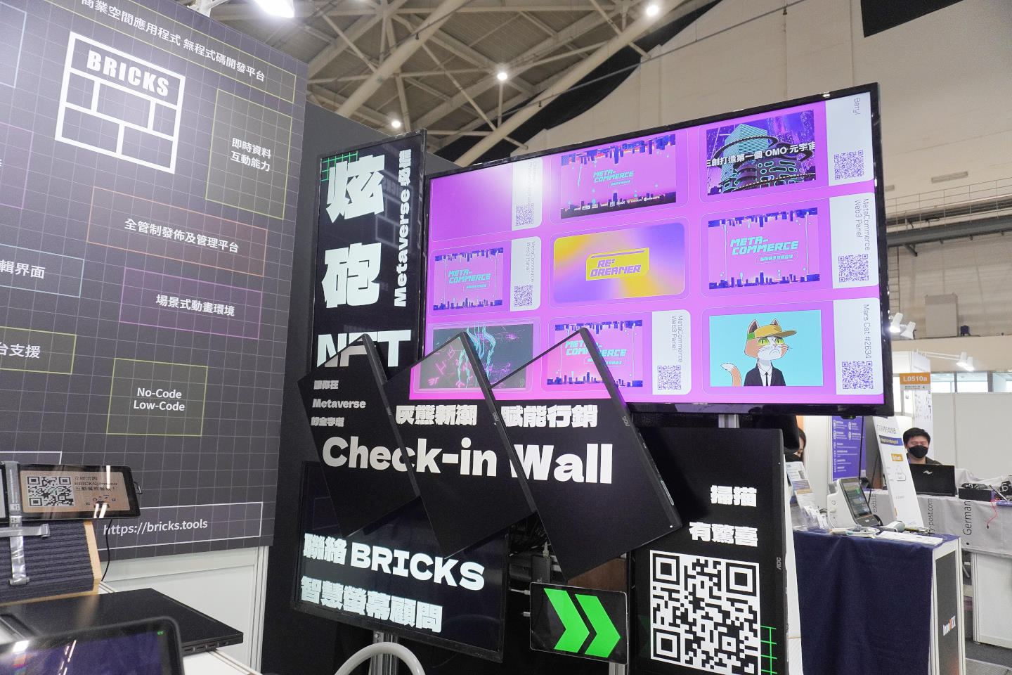 Bricks的方塊磚技術可以協助使用者輕鬆拼接不規則造型的電視牆。