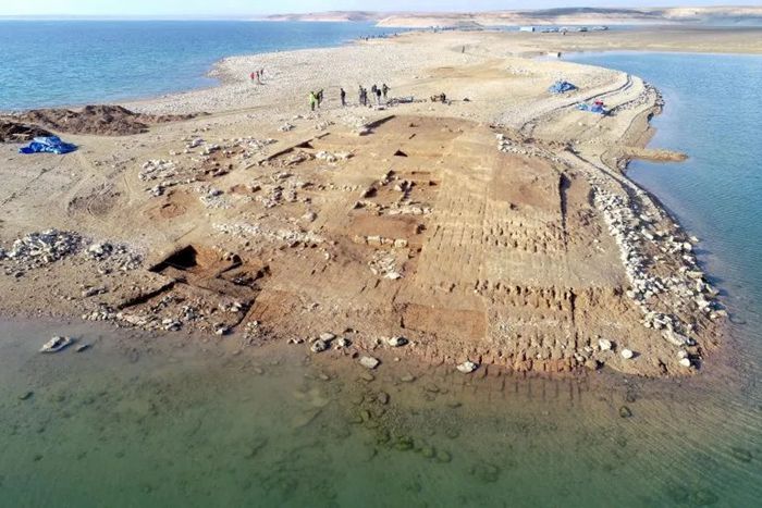 氣候異常乾旱帶來考古意外機會，底格里斯河3400年史的古城重現
