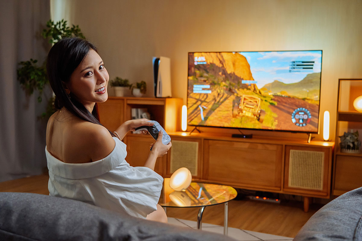 Of course, for game-loving gamers, the Philips Hue Play gradient full-color ambient light with instantly synchronized vivid color light further enhances the immersion in the game.